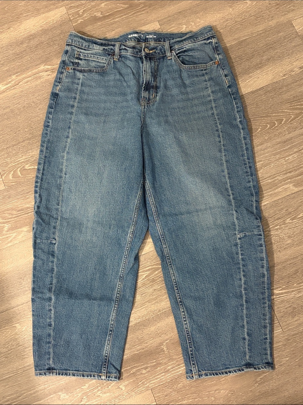 Old Navy Barrel Jeans in Medium Blue Wash